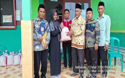 Ramadan Penuh Berkah! MTsN 2 Way Kanan Salurkan Zakat Fitrah untuk Siswa dan Masyarakat